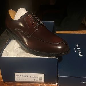 Cole Haan - brand new never worn. Size 11. Air Carters Split.